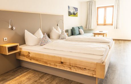 Doppel- bzw. Dreibettzimmer Esche Doppel- bzw. Dreibettzimmer Esche
